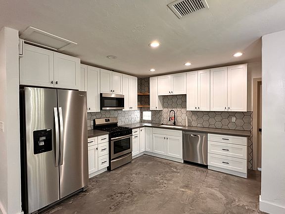 5th image of 4020 N 33rd St