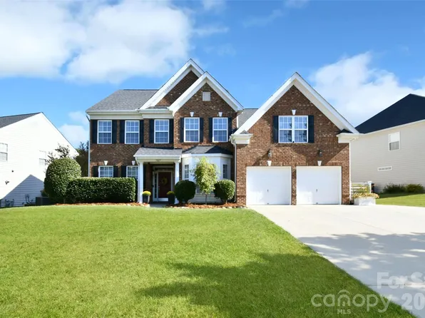 7867 Woodmere Dr, Harrisburg, NC 28075