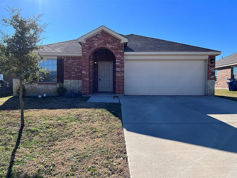 319 Plum Dr — Photo 9