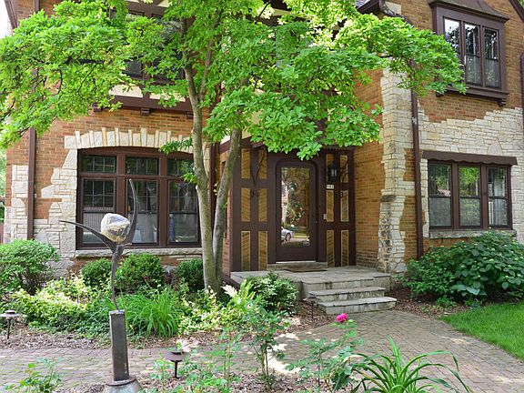 2nd image of 901 E Circle Dr