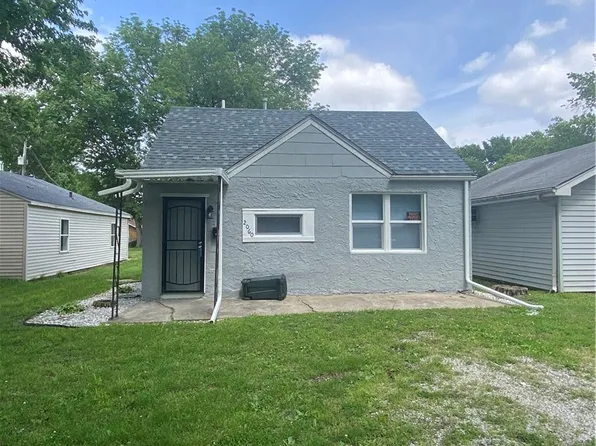 2060 N Maple Ave, Decatur, IL 62526