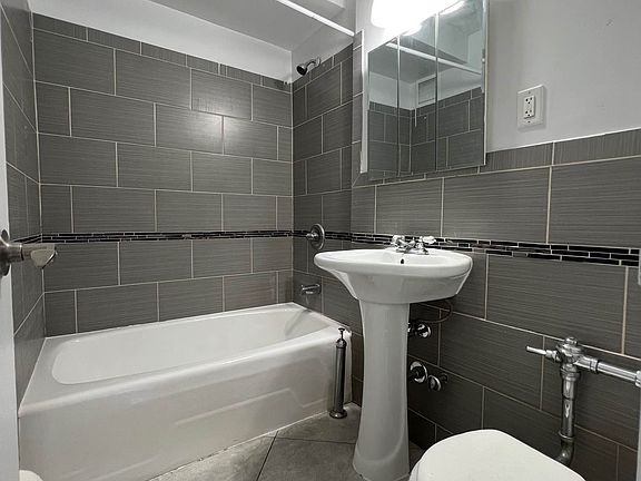5th image of 14202 84th Dr APT 6M