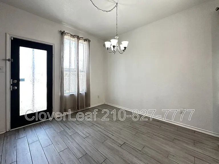 2606 Bluff Xing — Photo 14