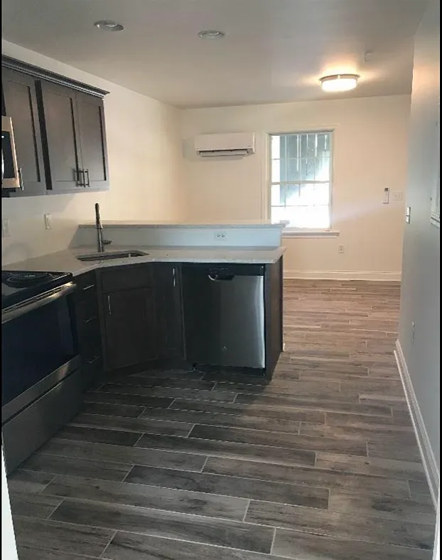 Modern 1 Bedroom, 1 Bath Apartment in Lancaster — Photo 2