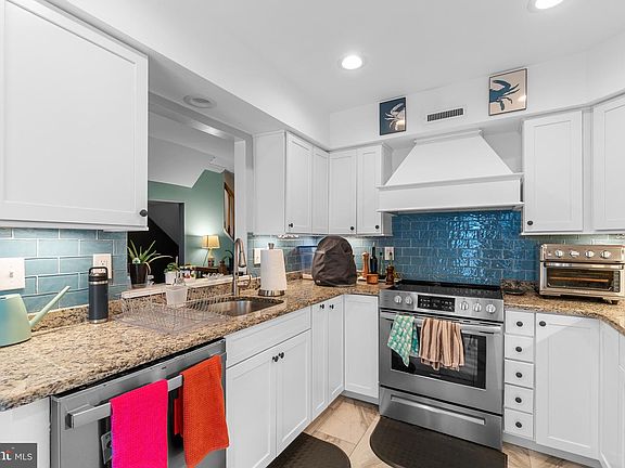 3rd image of 14010 Valleyfield Dr