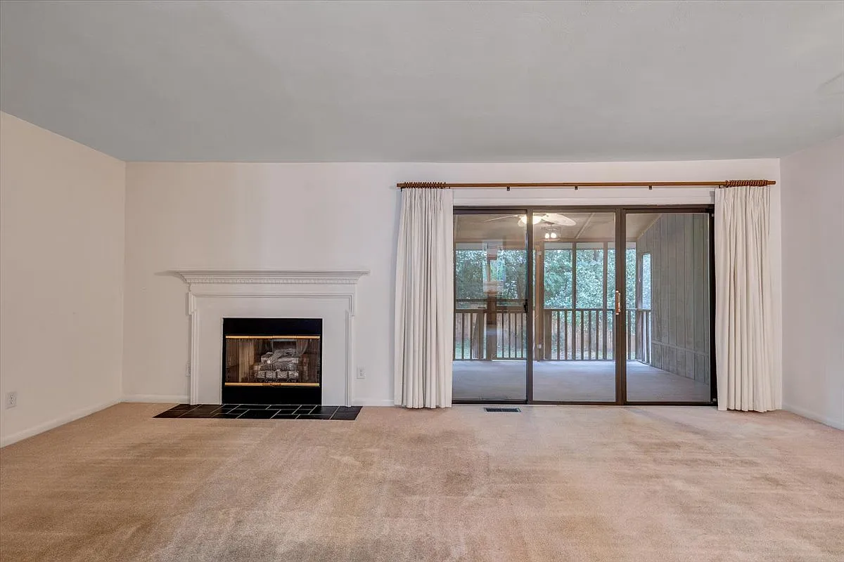 3 bed, 2.5 bath, 1542 sqft, $2,000 — Photo 4