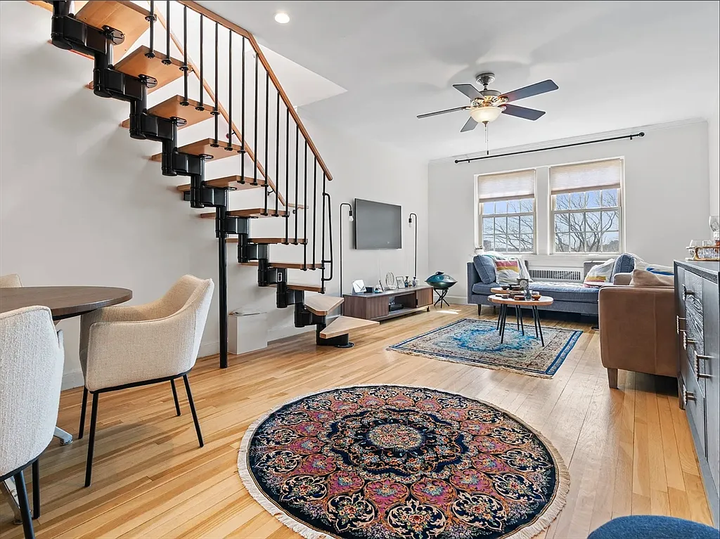 Building Photo - 1496 Beacon St #6A