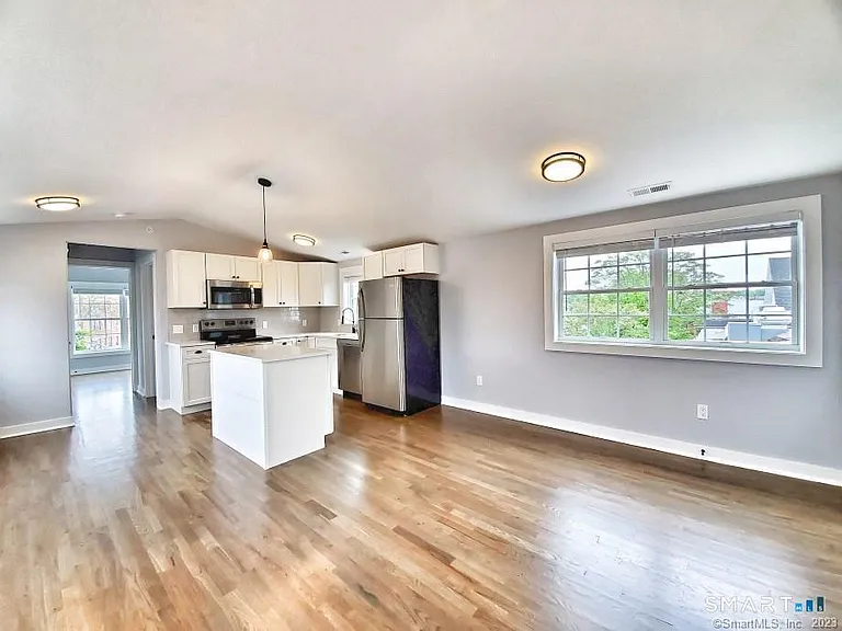 5 Isaacs St #3B — Photo 2