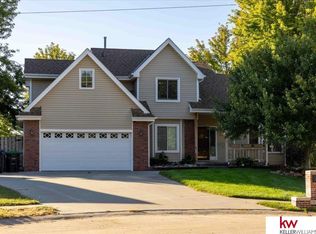 15727 Shamrock Cir, Omaha, NE 68118