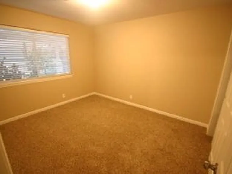 3952 Roesner Ave — Photo 6