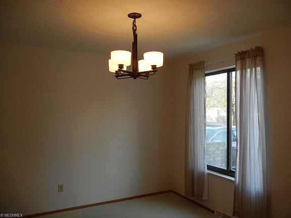 4th image of 843 Tollis Pkwy #5