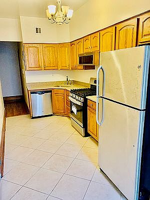 4th image of 250 W 123rd St APT 3