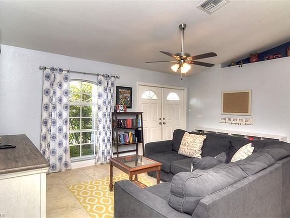 3rd image of 903 NE 19th St