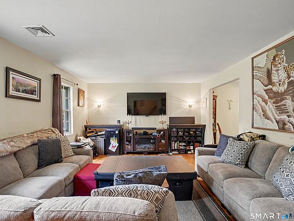 3rd image of 60 Bunnell Avenue