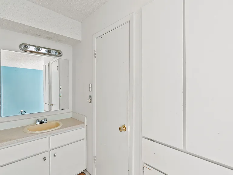 515 Krebs Ln #202 — Photo 8