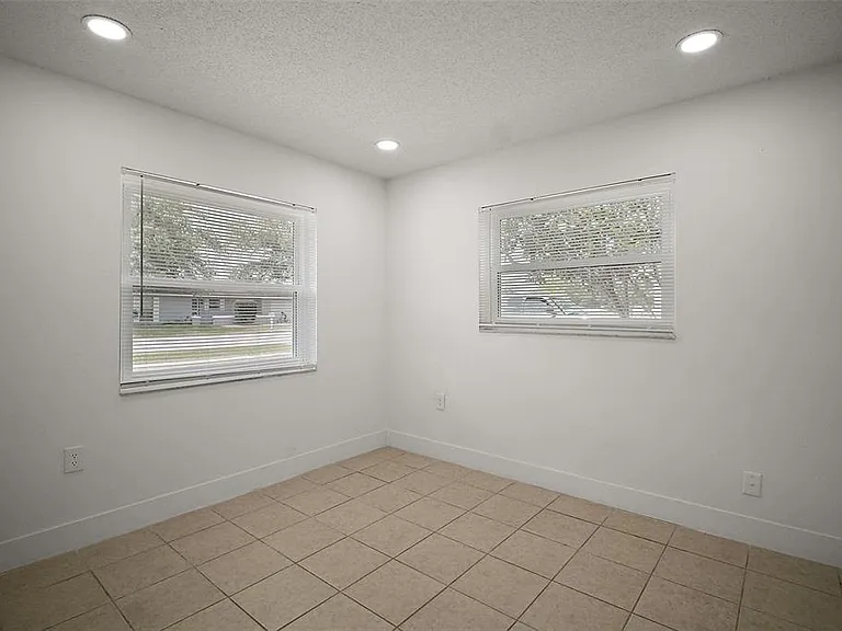 14884 SW 35th Cir — Photo 17