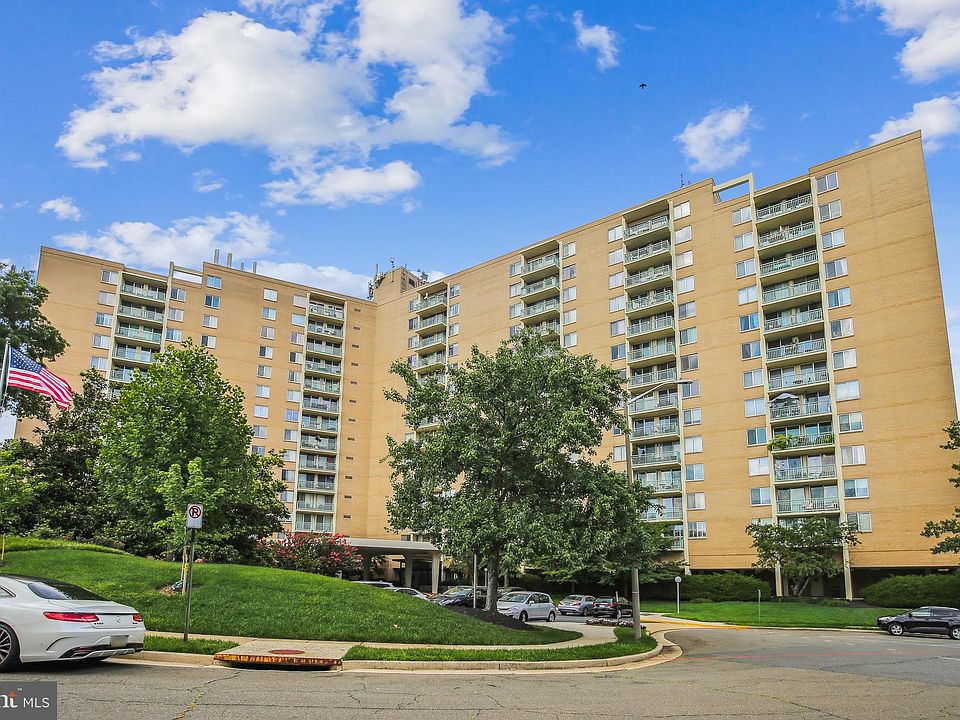 1st image of 501 Slaters Ln APT 606