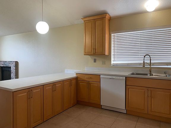 5th image of 2556 Boxwood Ln