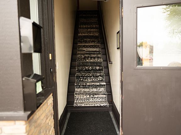 2nd image of 1050 Selby Ave APT B