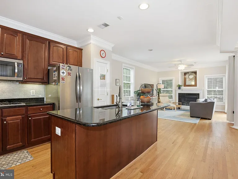 3826 Elmwood Towne Way — Photo 10