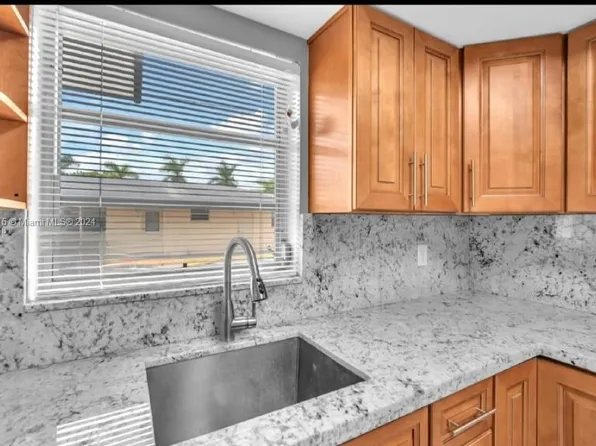 3525 Polk St APT 5, Hollywood, FL 33021