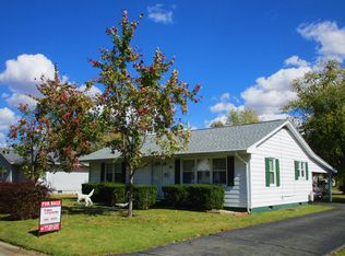 504 9th St, Carmi, IL 62821