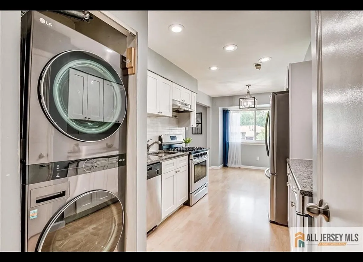 811 Edison Glen Ter — Photo 4