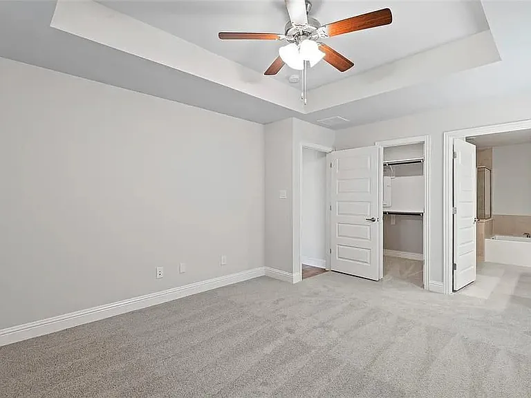 2708 Golden Palms Ln — Photo 13