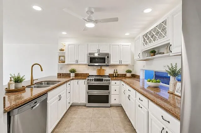 1717 N Riverside Dr #1 — Photo 5