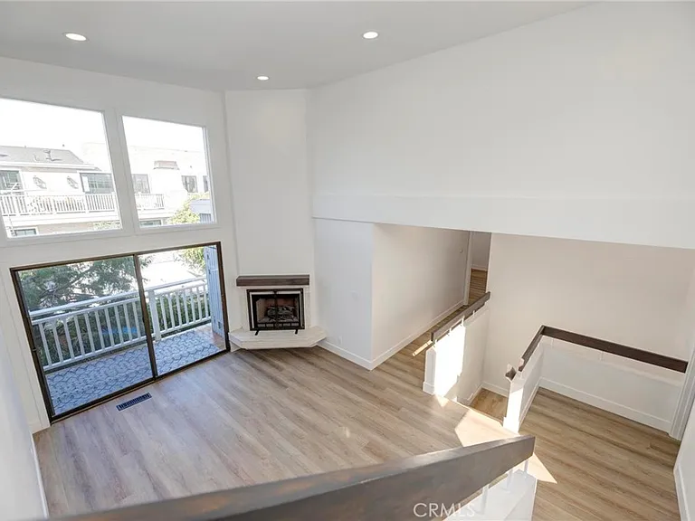 1090 Loma Dr — Photo 12