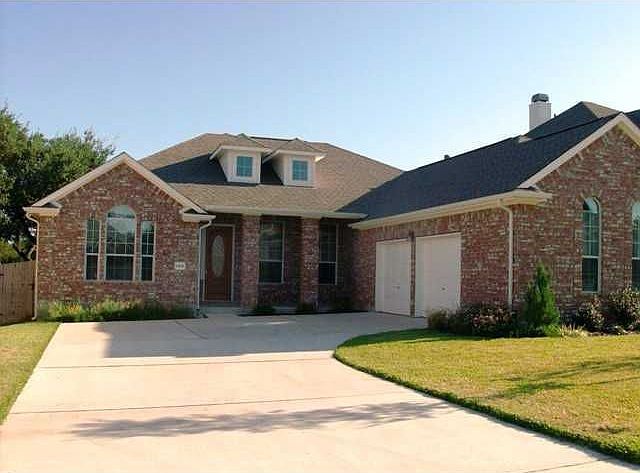 flat driveway and 2 1/2 car garage