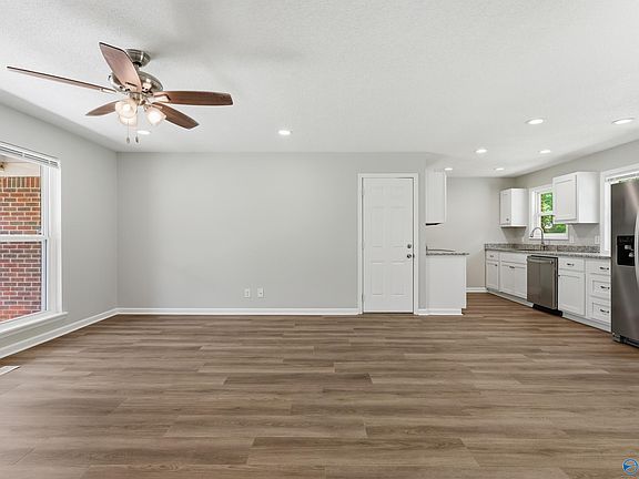 5th image of 1504 Faye St SW