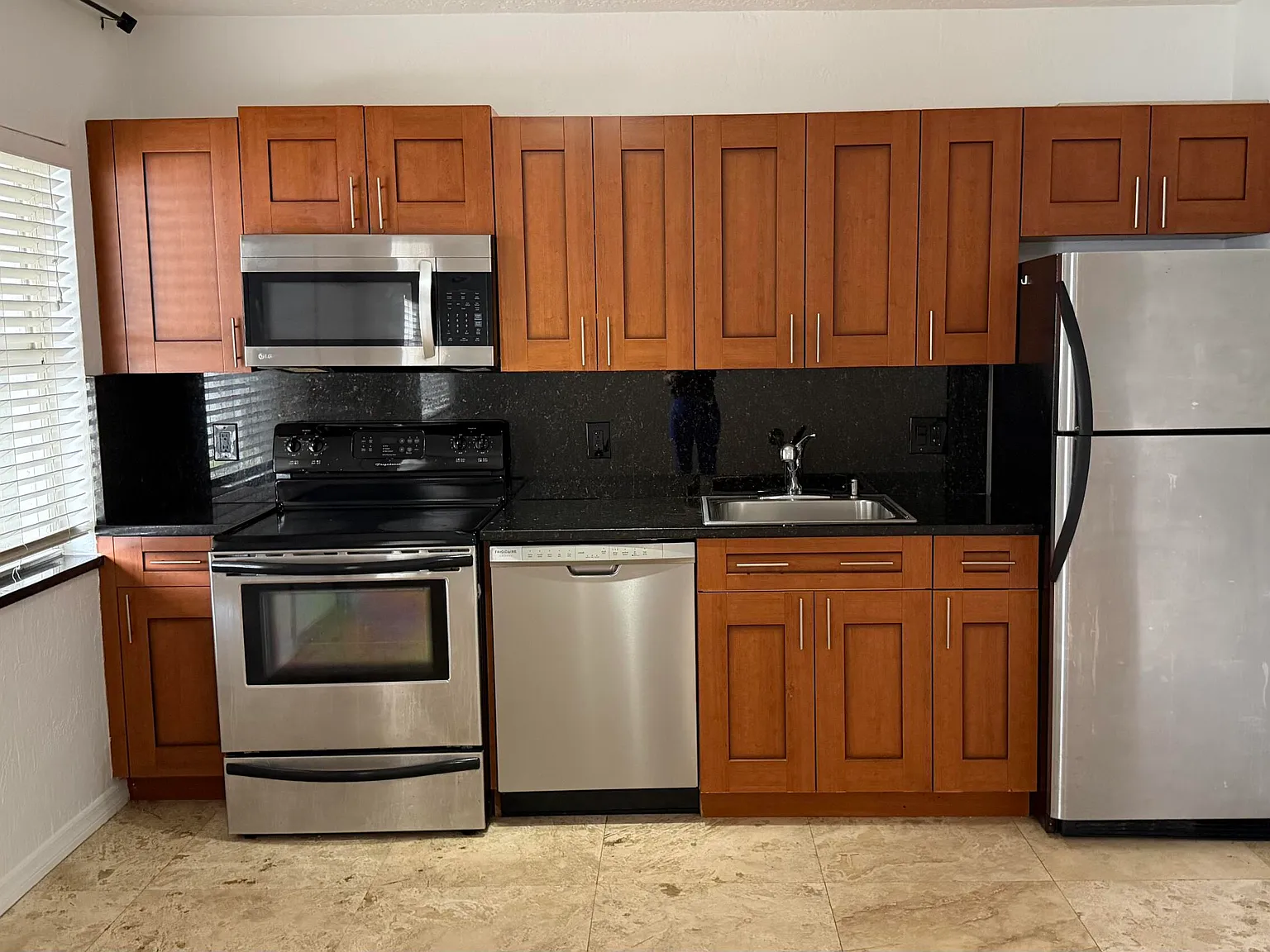 2 bed, 1.0 bath, 729 sqft, $1,800 — Photo 2