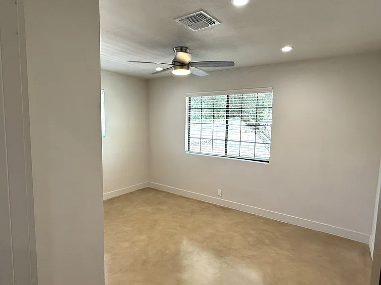 426 S Stratford Dr — Photo 18