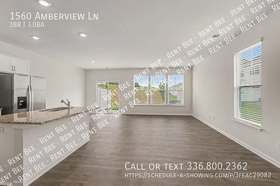 Sun-Drenched Corner Townhome with Private Executive Office — Photo 4