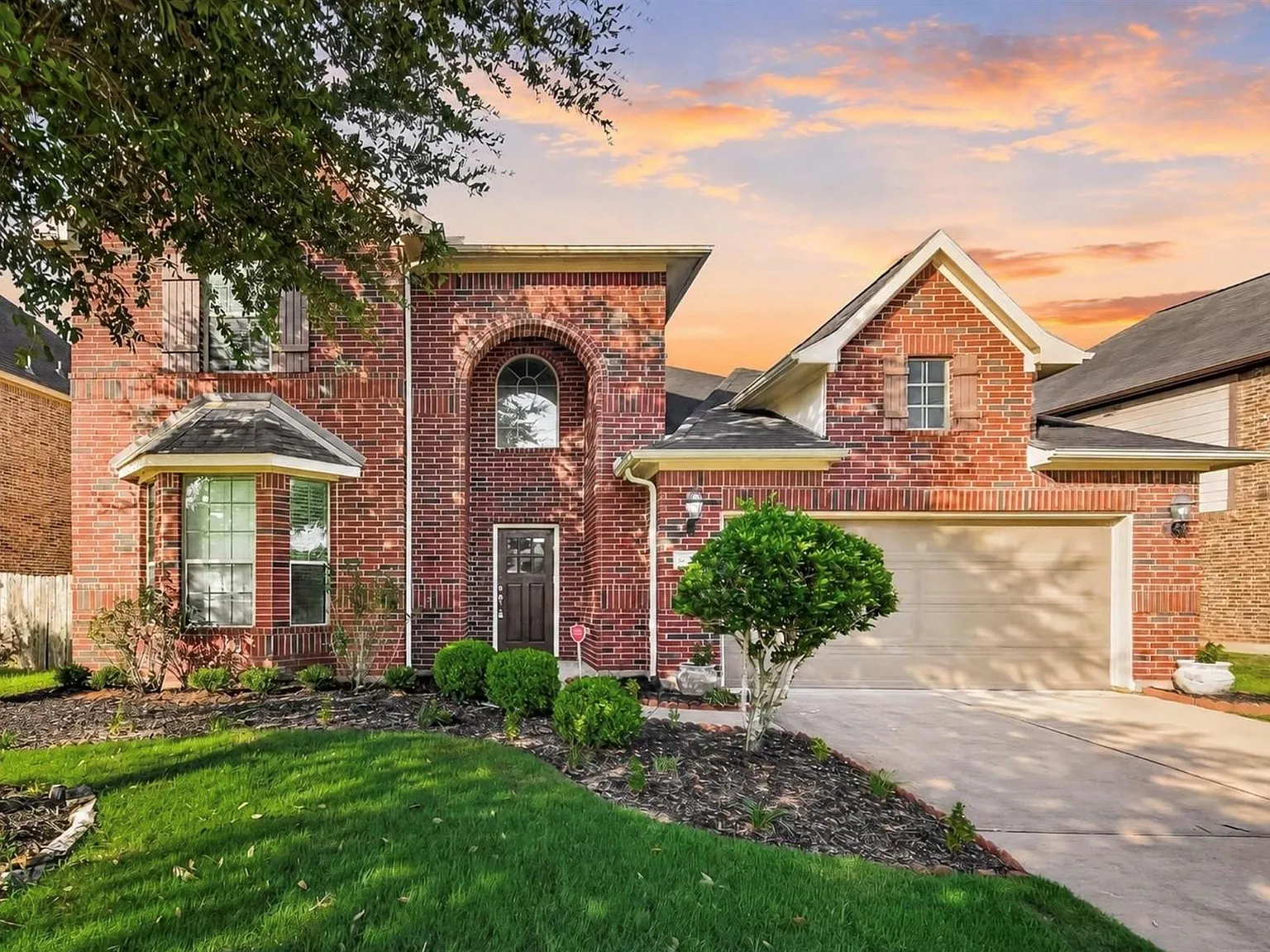 4 bed, 3.0 bath, 3189 sqft, $2,900 — Photo 1