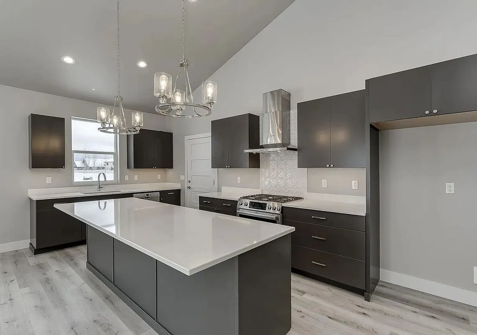 Beautiful 3-Bedroom Home in Desirable Coeur d'Alene Place — Photo 2