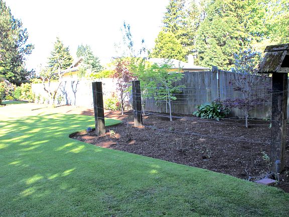 2nd image of 6104 Holm Ln E
