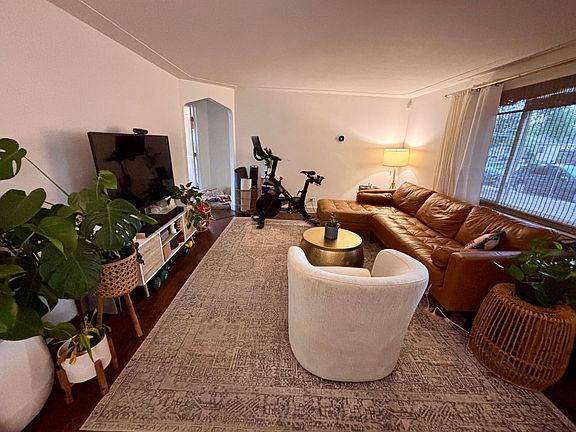 Living room (current season)