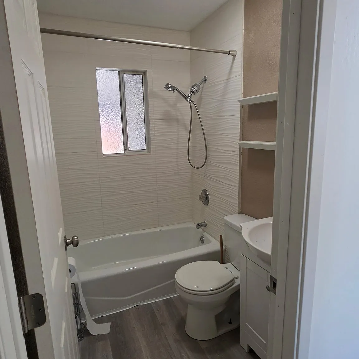 3 bed, 940 sqft, $2,500 — Photo 2