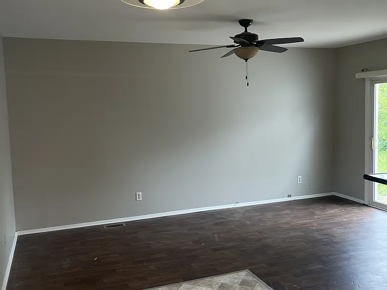 3318 W Jolly Rd — Photo 2