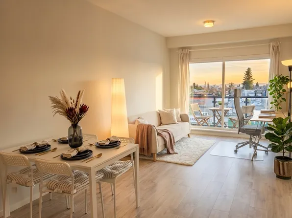 6283 Kingsway #Penthouse 5, Burnaby, BC V5J 0H3