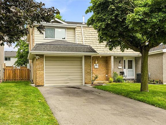 2nd image of 82 Saint Andrews Dr