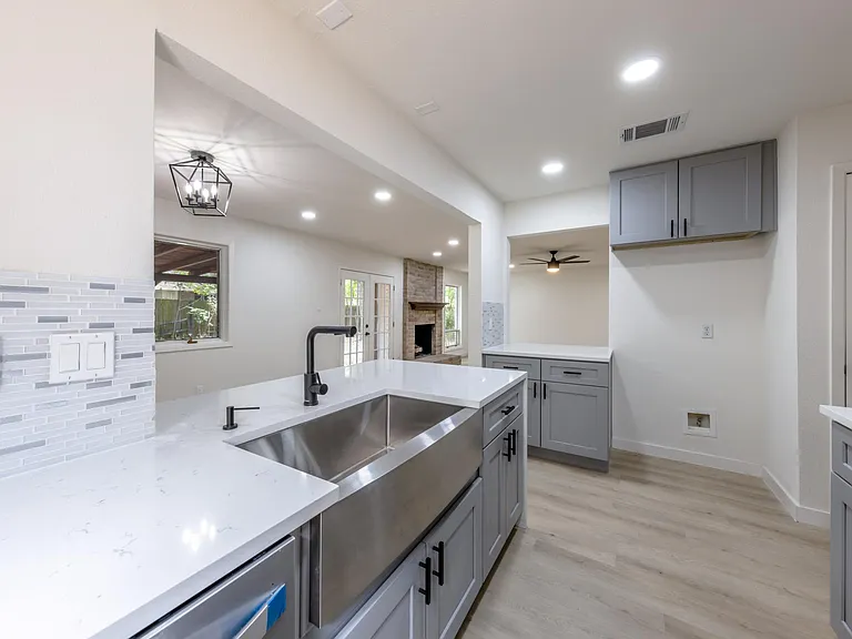 7601 W Gate Blvd — Photo 5
