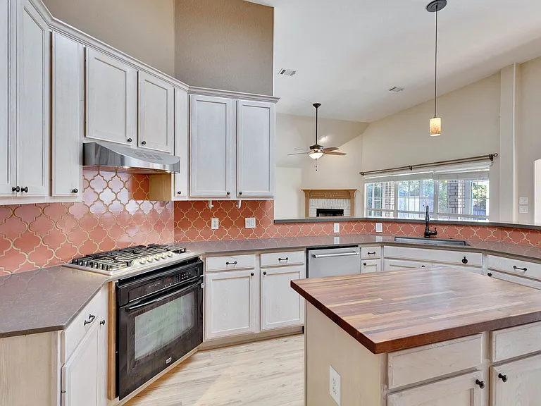 2901 Warwick Way — Photo 13