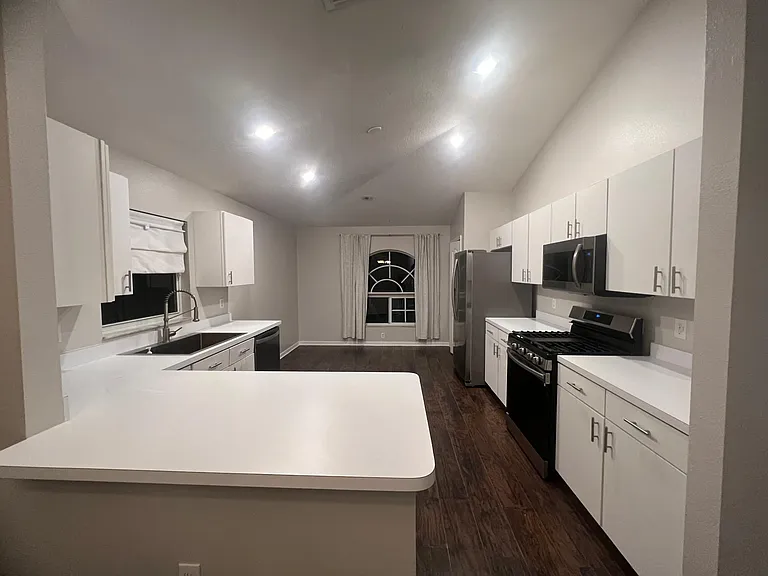 1944 Grenville Ct — Photo 11