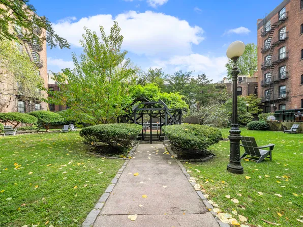 134 Baltic Street image 10 of 12