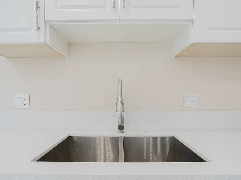 6550 Beeman Ave — Photo 11