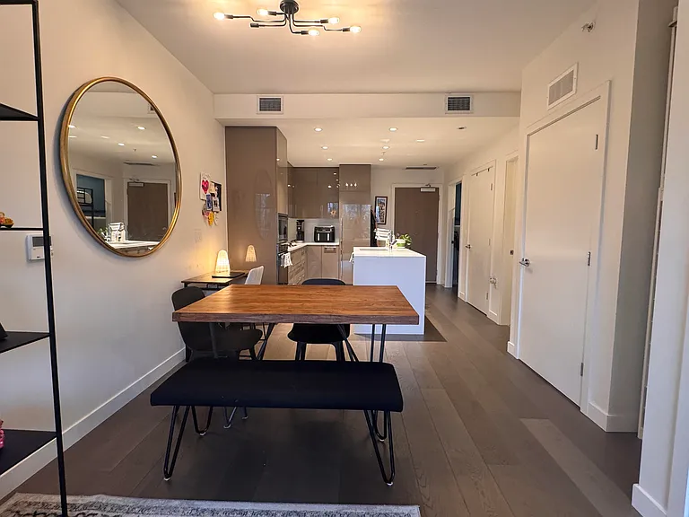 5189 Cambie St #3XX — Photo 2