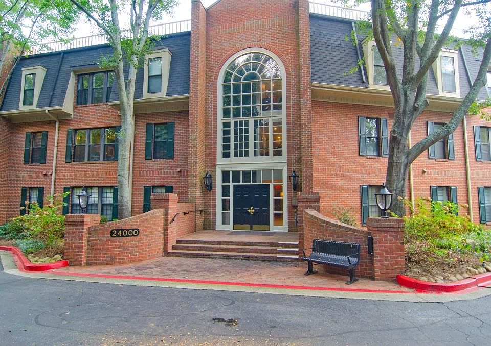 1st image of 24210 Plantation Dr NE